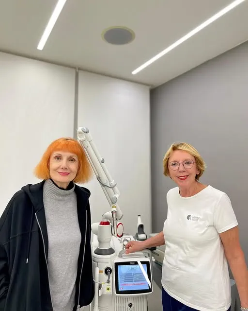 Josipa Lisac s Ines Maletić u Poliklinici Maletić nakon 4D laserskog tretmana